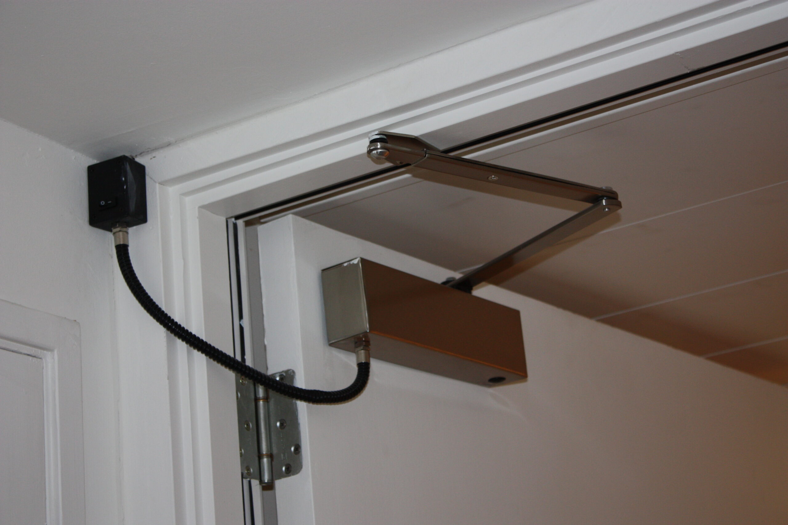 Door closer repair in Arlington Heights
