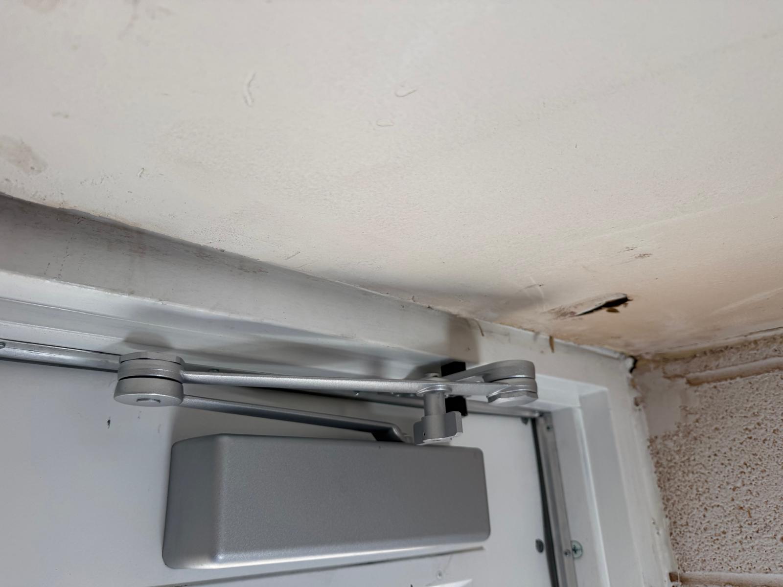 Heavy-duty commercial door closer replacement