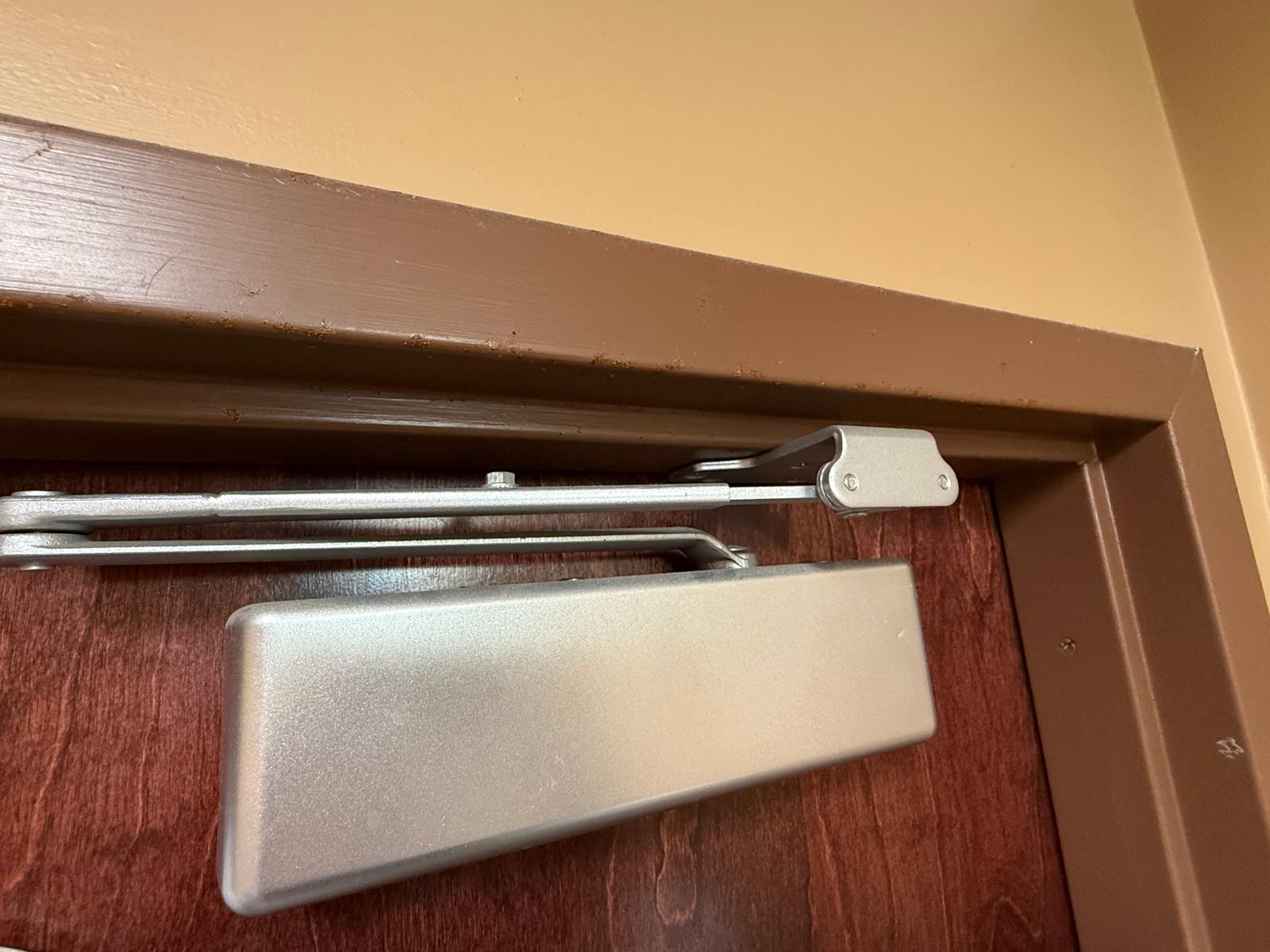 Commercial door closer repair in Chicago